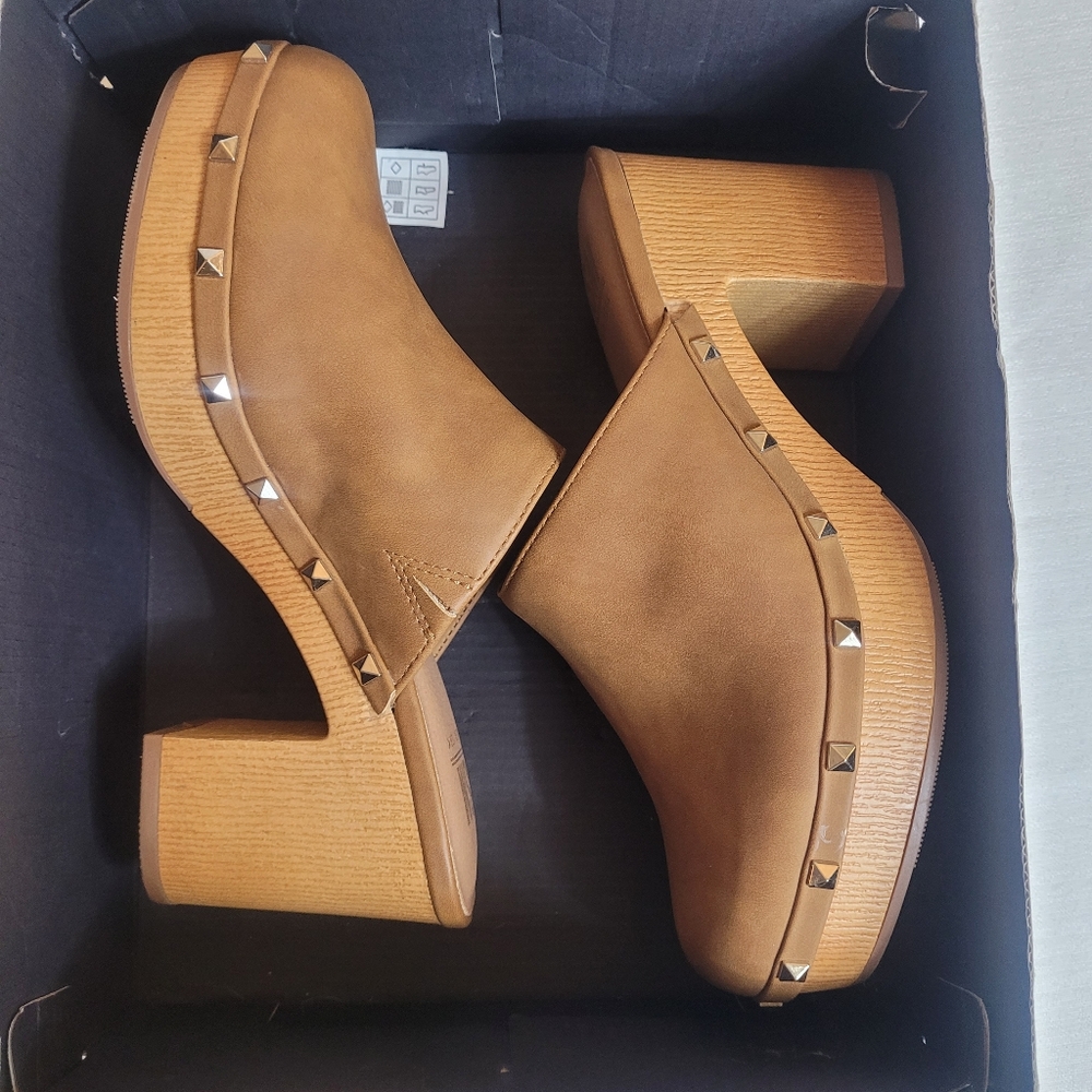 SM New York Vegan Buckskin Slip On Studded Clogs Size 8 Classic Boho Chic